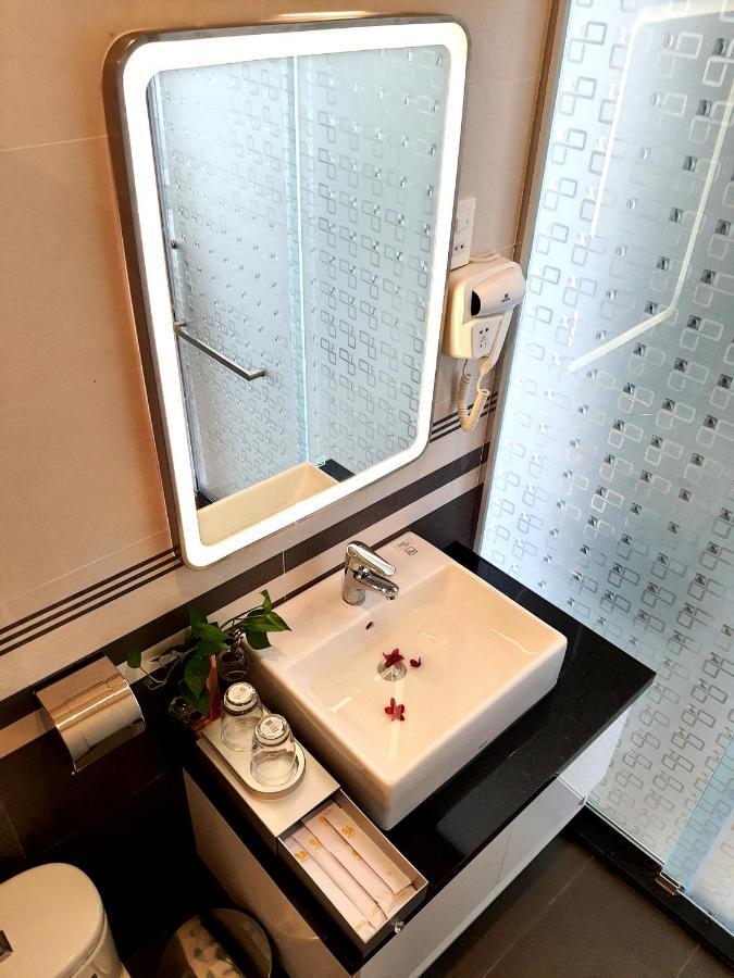 Dong Hai Hotel _ Rach Gia Extérieur photo